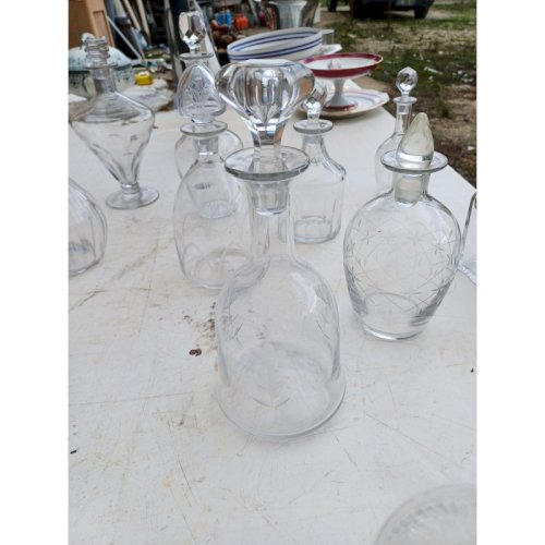 Lot de 18 Carafes en Verre et Cristal