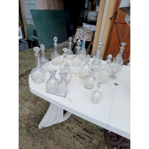 Lot de 18 Carafes en Verre et Cristal