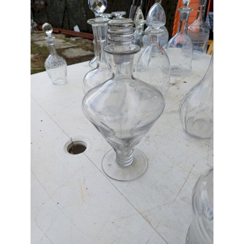 Lot de 18 Carafes en Verre et Cristal