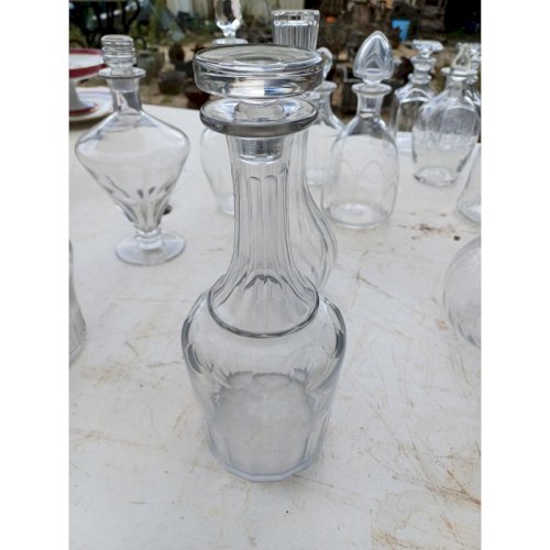 Lot de 18 Carafes en Verre et Cristal