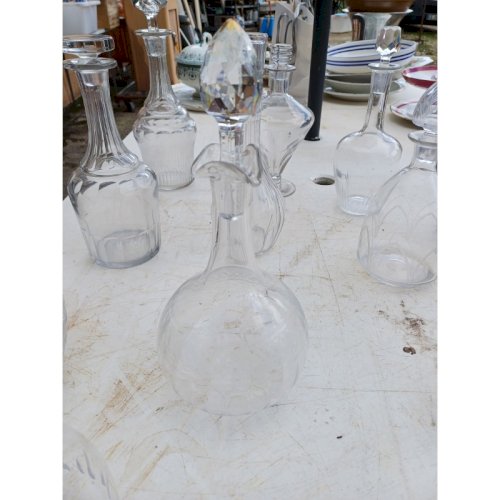Lot de 18 Carafes en Verre et Cristal
