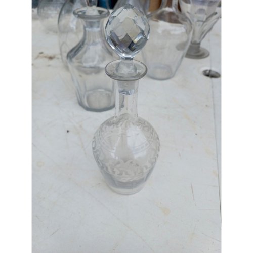 Lot de 18 Carafes en Verre et Cristal