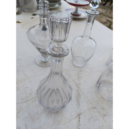Lot de 18 Carafes en Verre et Cristal