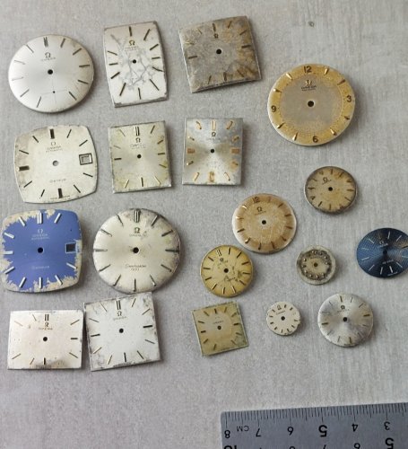 Lot de 19 anciens cadrans de montres, Omega dont Automatic