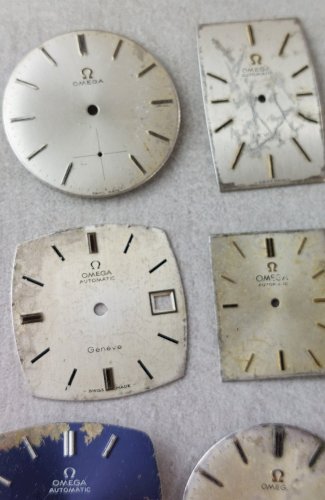 Lot de 19 anciens cadrans de montres, Omega dont Automatic