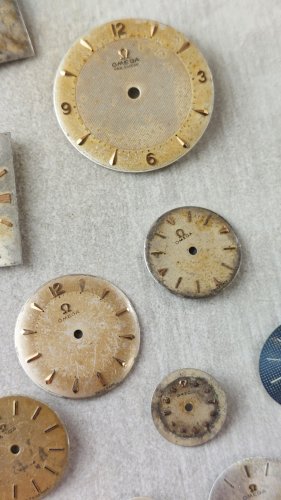 Lot de 19 anciens cadrans de montres, Omega dont Automatic