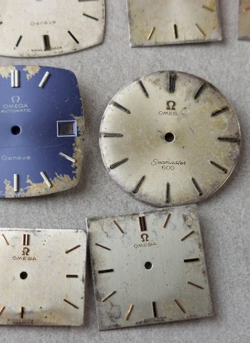 Lot de 19 anciens cadrans de montres, Omega dont Automatic