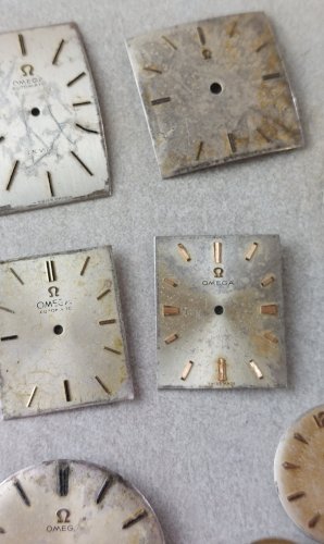 Lot de 19 anciens cadrans de montres, Omega dont Automatic