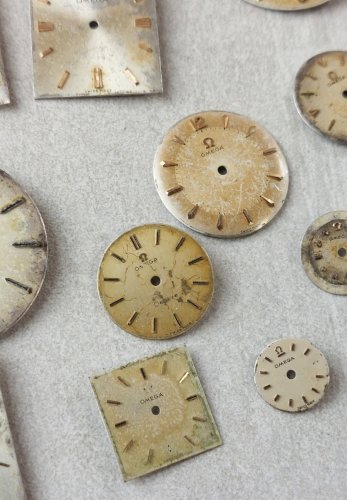 Lot de 19 anciens cadrans de montres, Omega dont Automatic