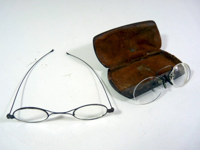 Lot de 2 anciennes paires de lunettes XIX°
