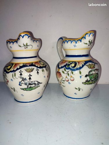 Lot de 2 anciens petits pichets style à cidre à decor chambord en bon etat (made in chiner)