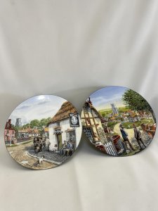 Lot de 2 assiettes décoratives Royal Doulton – Mick Bensley – Journey Through the Village – Angleterre 1991