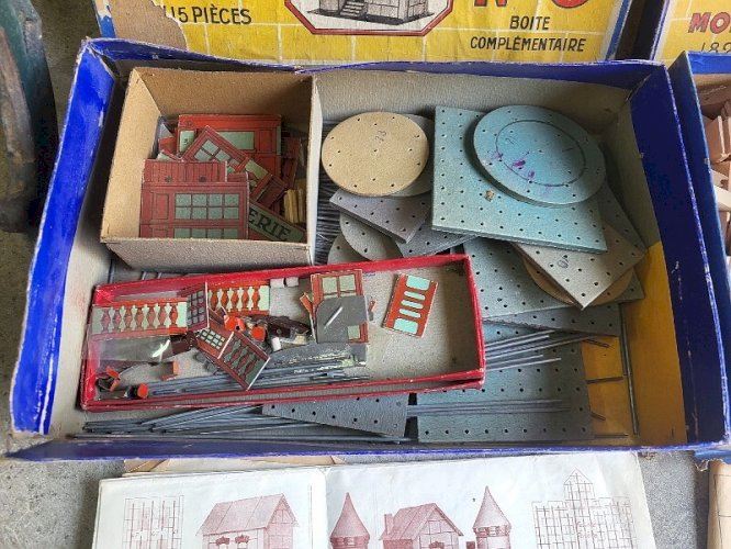 LOT DE 2 BOITES DE JEUX DE CONSTRUCTION BATISS N2C ET N3C