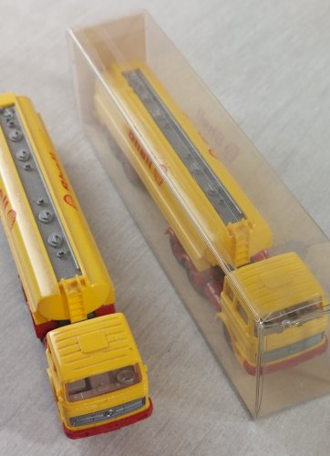 Lot de 2 camions citernes Shell, Wiking, en HO ^