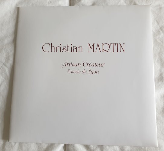 Lot de 2 carrés de soie Christian Martin dans leur pochette d'origine
