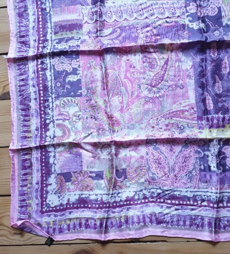 Lot de 2 carrés de soie Christian Martin dans leur pochette d'origine