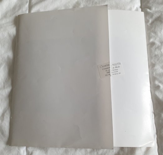 Lot de 2 carrés de soie Christian Martin dans leur pochette d'origine