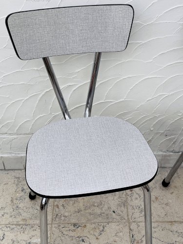 Lot de 2 chaises en Formica