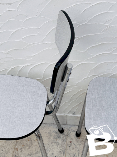 Lot de 2 chaises en Formica