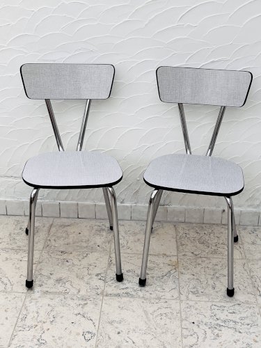 Lot de 2 chaises en Formica