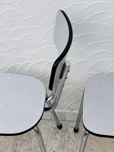 Lot de 2 chaises en Formica