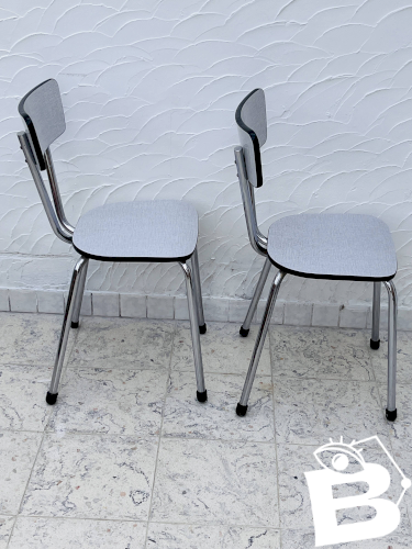 Lot de 2 chaises en Formica