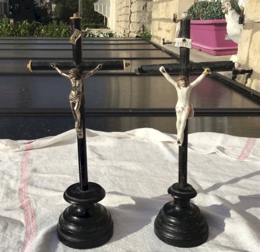 Lot de 2 Christ Crucifix Bois Noirci Napoleon III XIXèm 1 en boiscuit Porcelaine