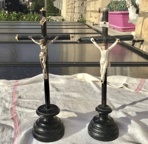 Lot de 2 Christ Crucifix Bois Noirci Napoleon III XIXèm 1 en boiscuit Porcelaine