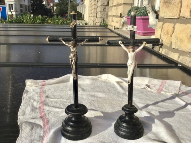 Lot de 2 Christ Crucifix Bois Noirci Napoleon III XIXèm 1 en boiscuit Porcelaine