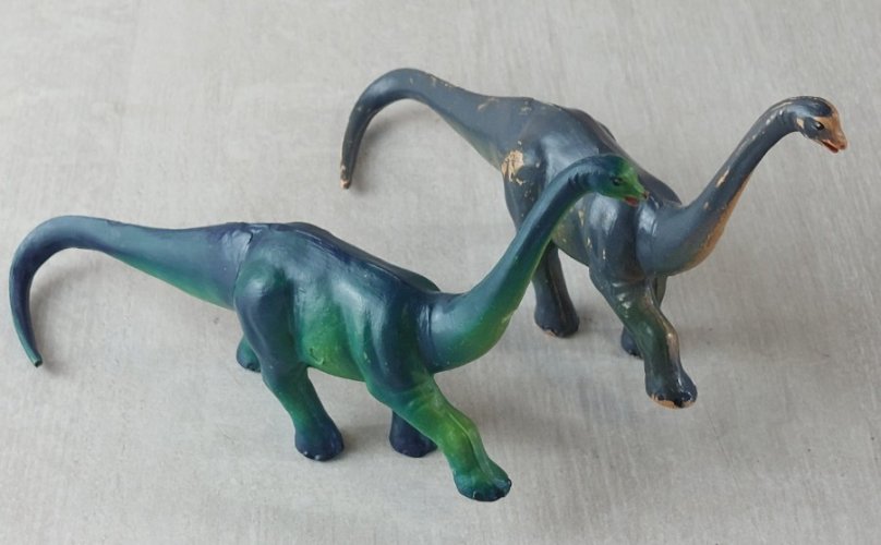 Lot de 2 figurines dinosaure, Diplodocus, en plastique peint, Starlux ^