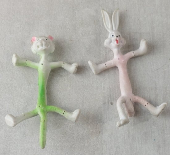 Lot de 2 figurines flexibles, PVC, lapin + chat, vintage ^