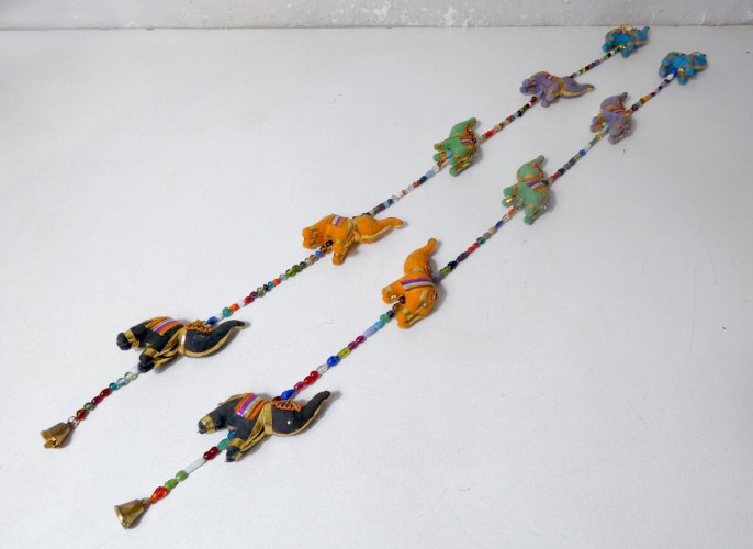 Lot de 2 guirlandes indiennes vintage éléphants en tissu perlé et clochettes
