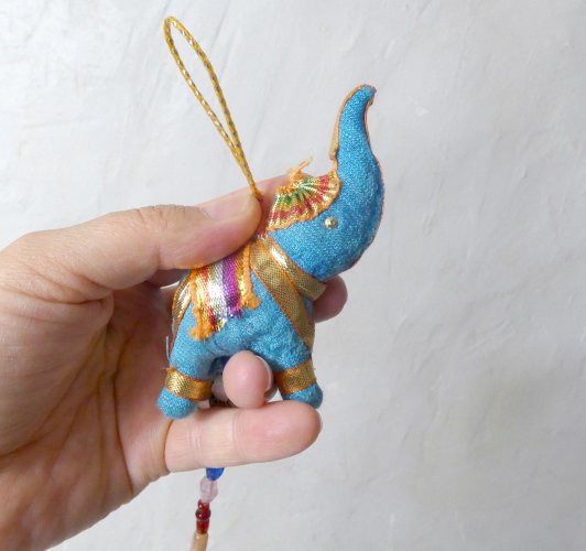 Lot de 2 guirlandes indiennes vintage éléphants en tissu perlé et clochettes