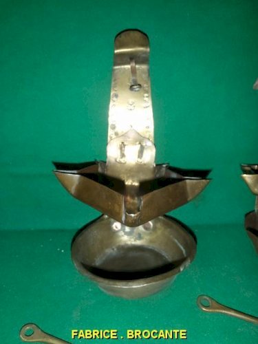 LOT DE 2 LAMPES A HUILE