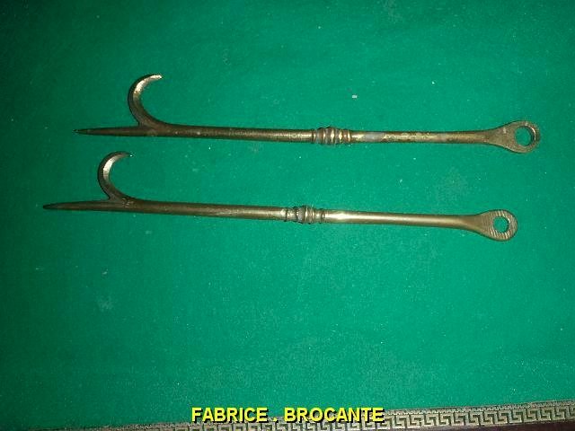 LOT DE 2 LAMPES A HUILE