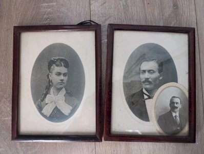 lot de 2 petits portrait encadres anciens en bon etat