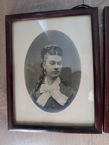 lot de 2 petits portrait encadres anciens en bon etat