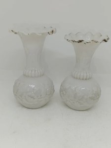 lot de 2 petits vases ancien en opaline blanc en bon etat
