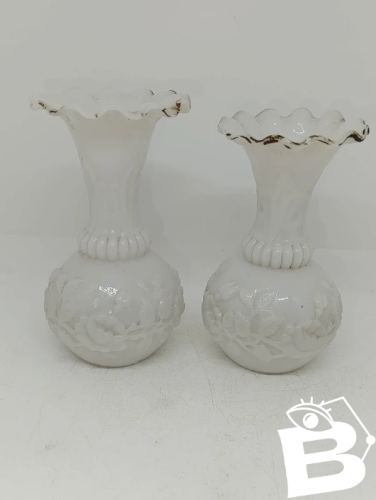 lot de 2 petits vases ancien en opaline blanc en bon etat