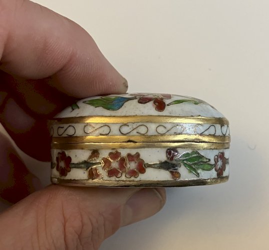 lot de 2 piluliers dont 1 ancien en email cloisonné