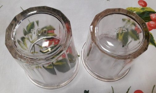 Lot de 2 pots de confitures anciens verre rosé 500 et 375
