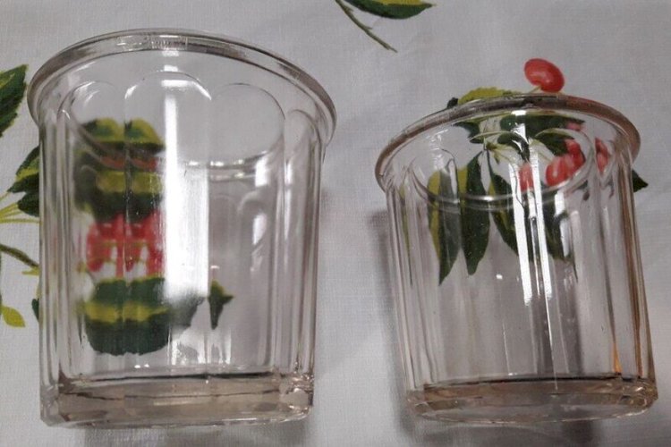 Lot de 2 pots de confitures anciens verre rosé 500 et 375