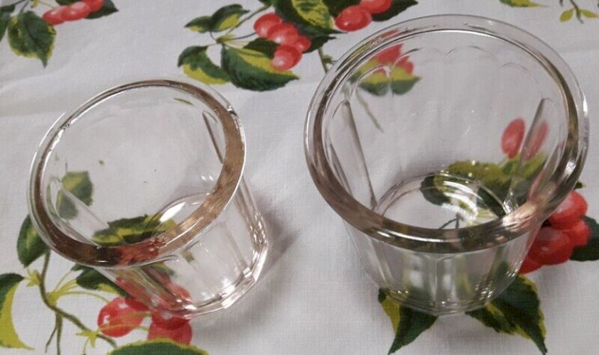 Lot de 2 pots de confitures anciens verre rosé 500 et 375