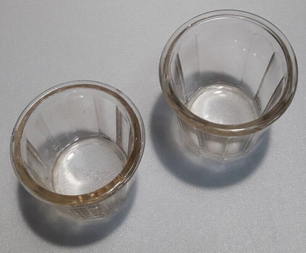 Lot de 2 pots de confitures anciens verre rosé 500 et 375