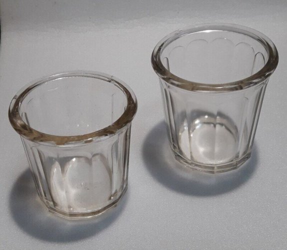 Lot de 2 pots de confitures anciens verre rosé 500 et 375