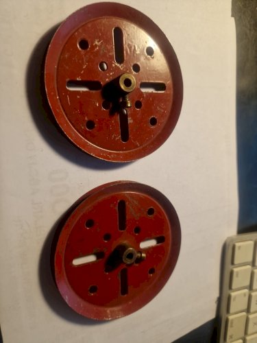 Lot De 2 POULIEs MECCANO , réf 19b Diamètre 7,5 cm Ref 1