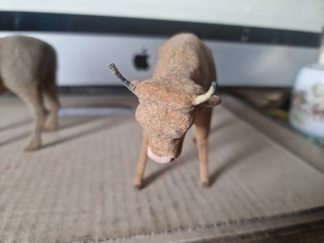 Lot de 2 santons  l'ane et le boeuf Devineau  floqués_ long boeuf 14 x 9 cm