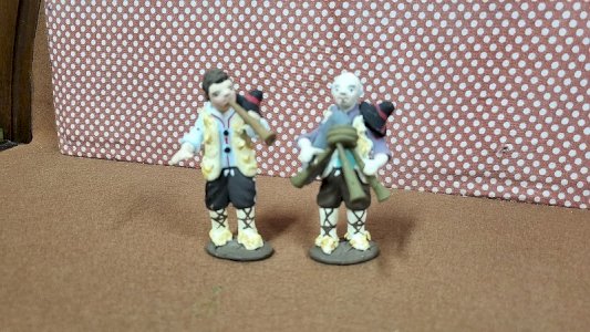 LOT DE 2 SANTONS POUR CRECHE EN TERRE CUITE ADG N° 38