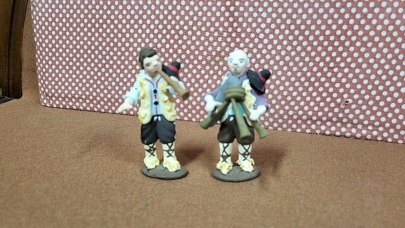 LOT DE 2 SANTONS POUR CRECHE EN TERRE CUITE ADG N° 38