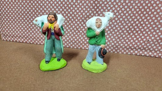 LOT DE 2 SANTONS POUR CRECHE EN TERRE CUITE N° 40